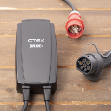 Ctek Njord Go Mobiele lader type 2 naar CEE inclusief Wall Hanger   3 fase 16A   6,5 meter