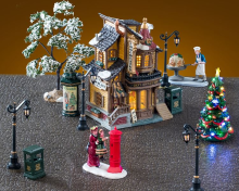 Lemax   'Lucy's Chocolate Shop Set   Verlicht gebouw/dorp   Inclusief adapter