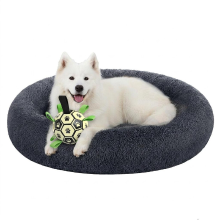 JOYFURNOS Zacht pluche kalmerend hondenbenchbed met afneembare, machinewasbare hoes, donkergrijs, 120 x 20 cm en glow in the dark interactief voetbalhondenspeelgoed