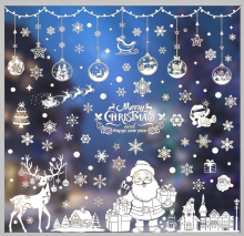 JU7CER 9 herbruikbare dubbelzijdige kerstwindowstickers, geschikt voor het decoreren van winkels, kantoren en klaslokalen. De motieven zijn witte sneeuwvlokken en dennen, wat een winterse sfeer creëert.