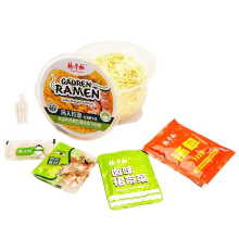 【Halal voedsel】Yang Zhang Gui Gao Ren Ramen Gouden Soep Gestoofd Rundvlees Smaak (Eivrije Versie) – 187 g