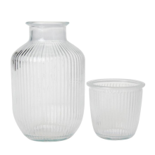 Set van glazen kannen met streepmotief: inclusief twee kannen van 1000 ml en twee glazen van 270 ml; een set doorzichtige kannen voor koude dranken, geschikt voor ijskoude drankjes.