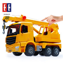 DOUBLE E Handmatige kraanwagen 1:20, giek 34,5 54 cm met hijshaak, kantelbare cabine, open deuren, bouwvoertuig speelgoed, cadeau vanaf 6 jaar
