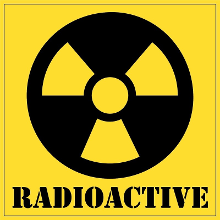 Merkloos Radioactive gevaren sticker   10 x 10 cm   Halloween/horror decoratie   versiering